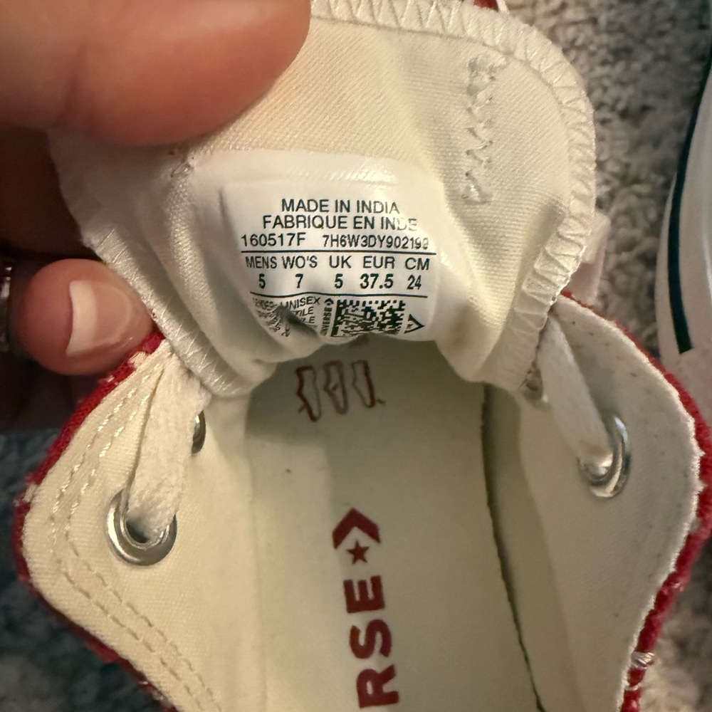 New - Converse All Star Sneakers red with white stars. Size 7 - Picture 5 of 6